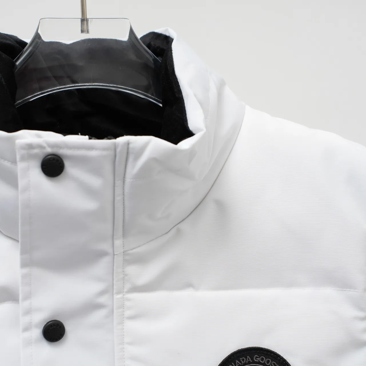 P340 CANADA GOOSE丨Canada Goose slanted pocket stand collar down vest Color: Large white and black label Size: XS-XXL
